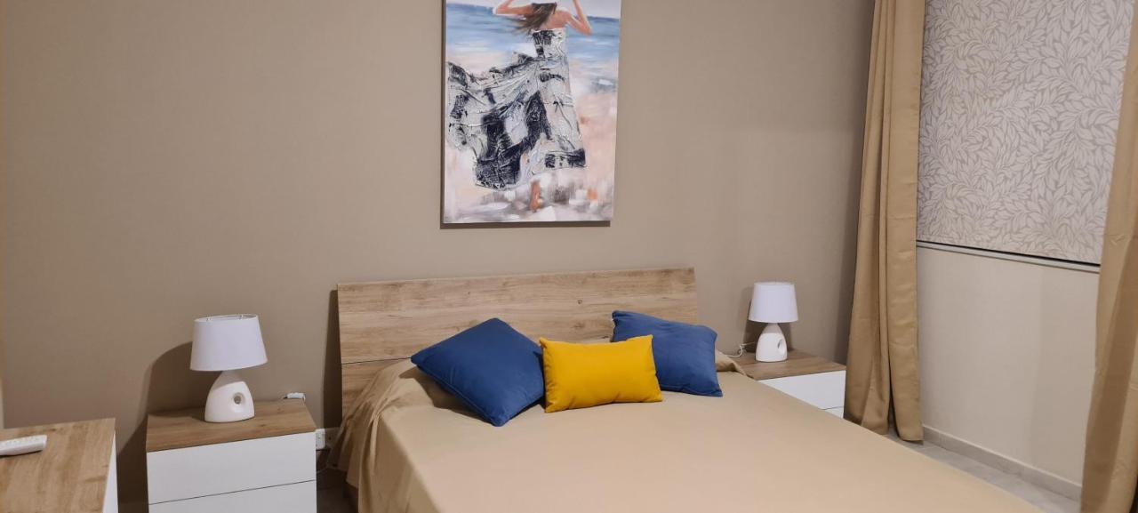 Large Apartment In Marsascala. Sleeps 6 Marsaskala Exterior foto